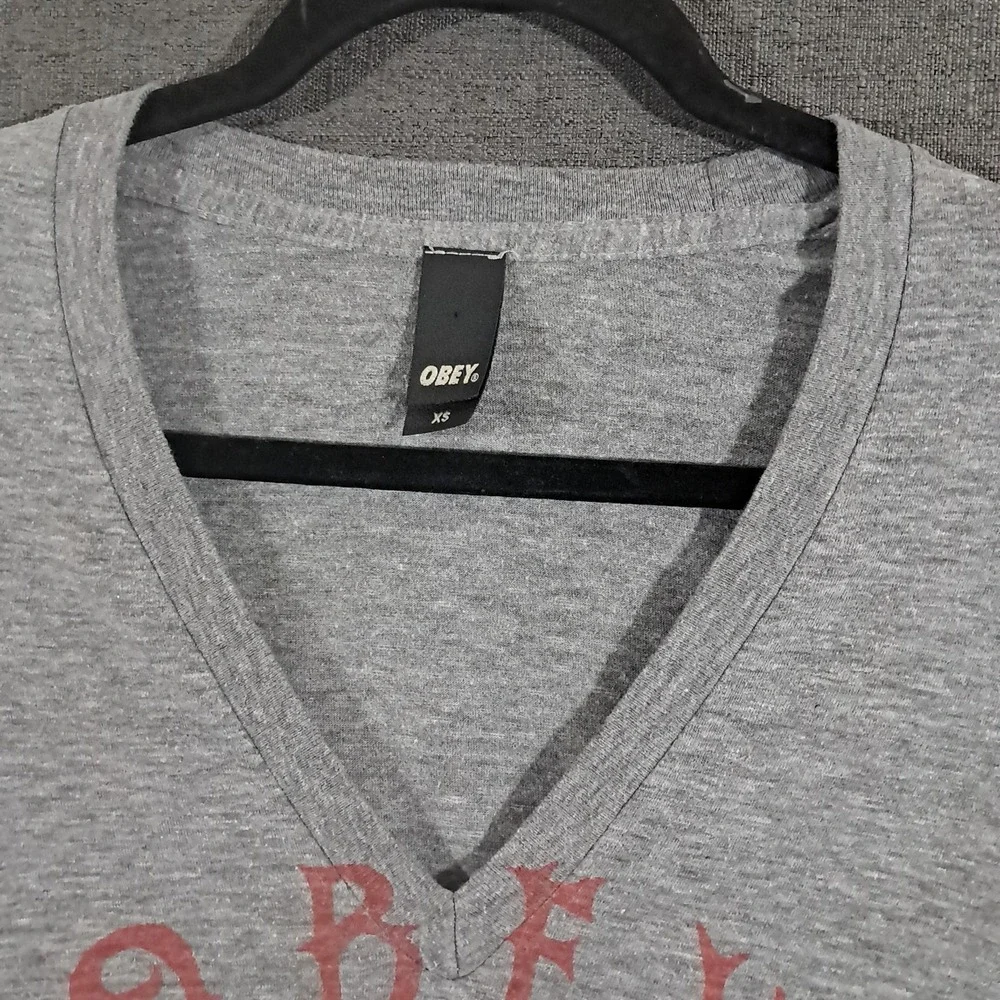 Obey Tee Womens Graphic V Neck Plunge T Shirt XS Gray USA Y2K Grunge Fitted - Picture 8 of 10
